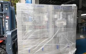 纳凡轻工水灌装生产线整箱装车发往南非货运现场